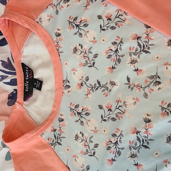 Youth large 3/4 sleeve top - Picture 2 of 2